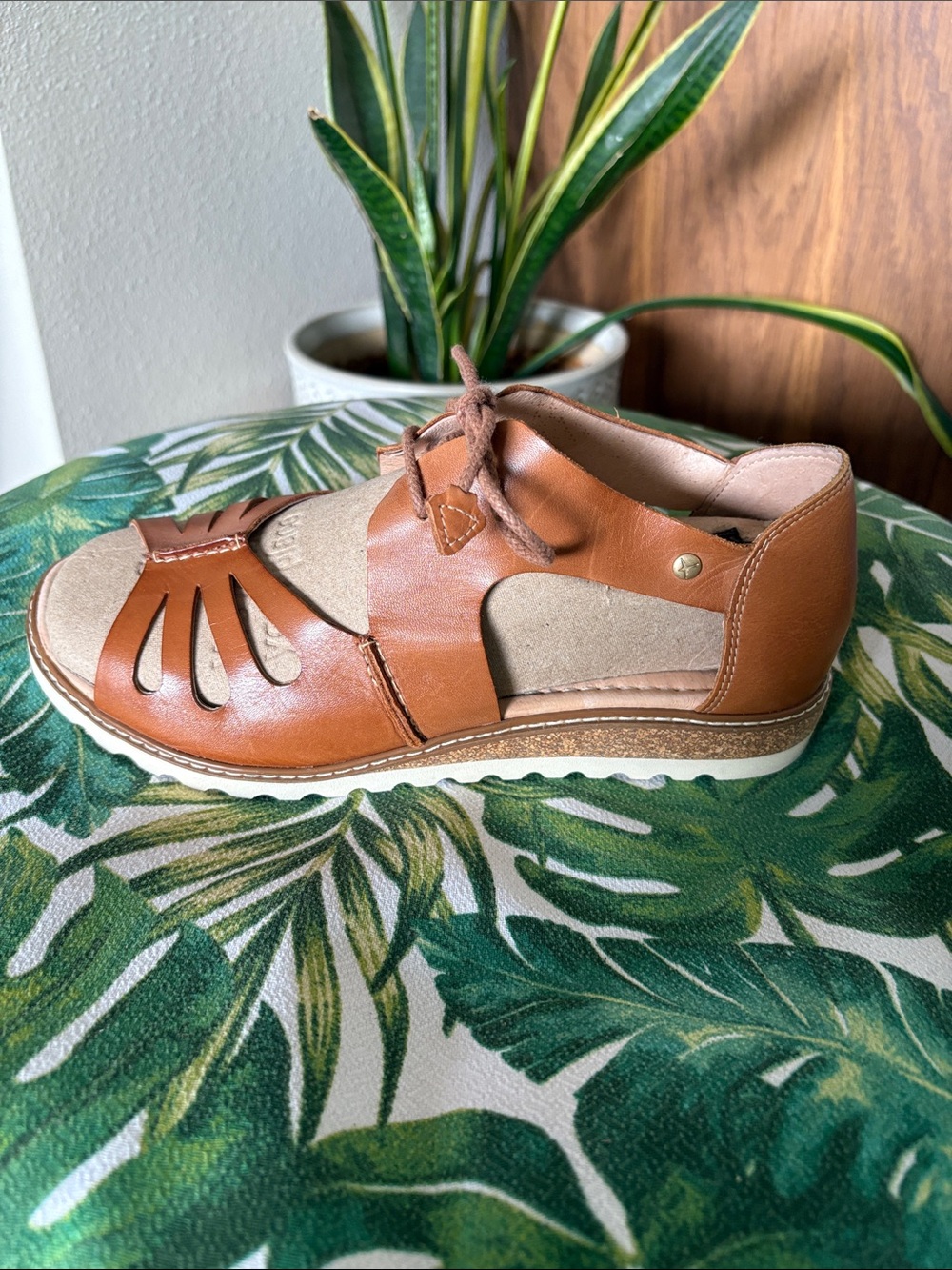 Pikinos Leather Cutout Lace-Up Sandal..worn once - Picture 3 of 8
